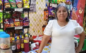 Irene tiene más de tres décadas repartiendo dulzura a los niños de Barrancos