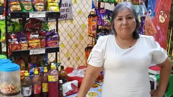 Irene tiene más de tres décadas repartiendo dulzura a los niños de Barrancos