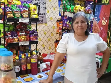 Irene tiene más de tres décadas repartiendo dulzura a los niños de Barrancos