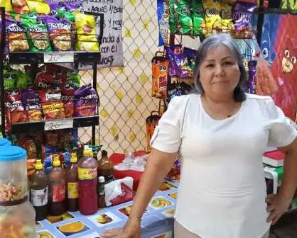 Irene tiene más de tres décadas repartiendo dulzura a los niños de Barrancos