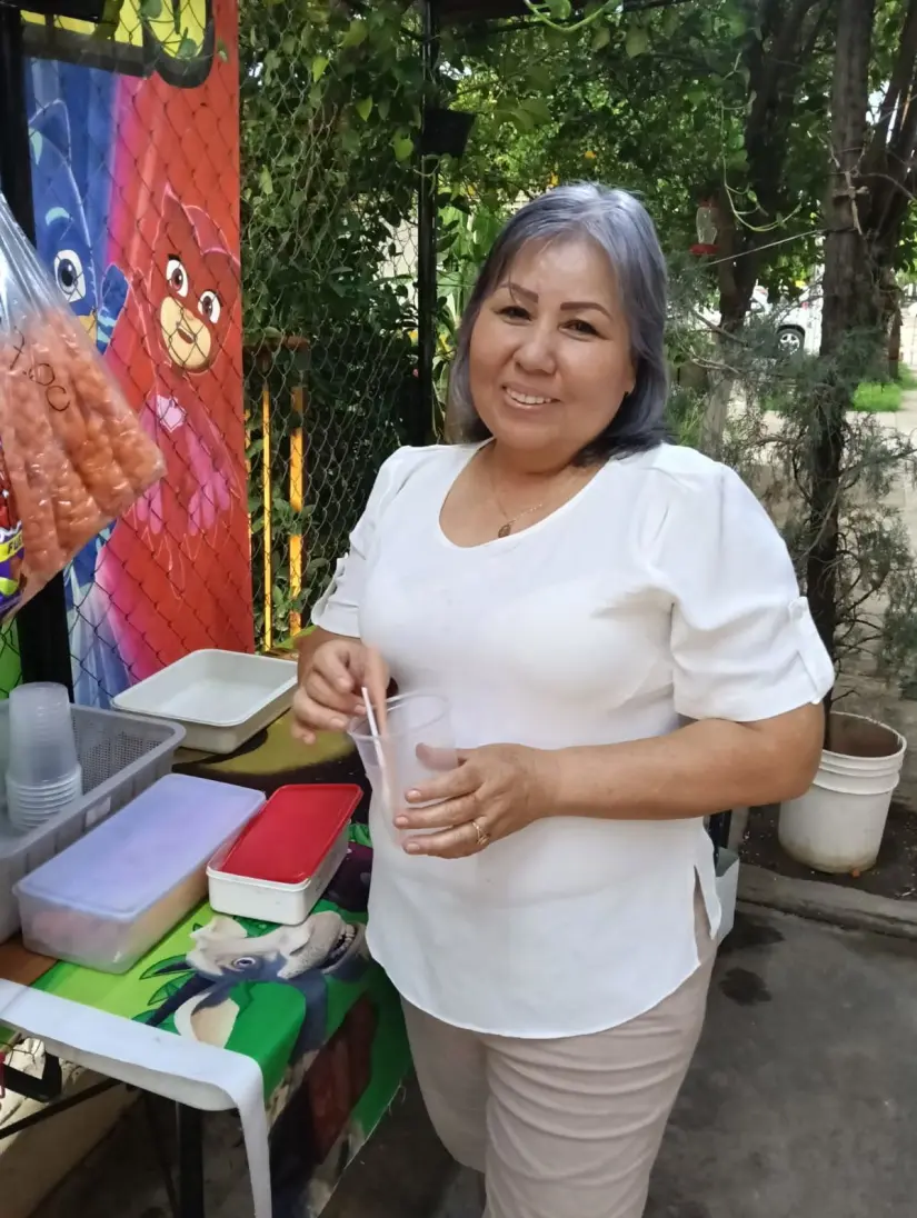 Con una sonrisa alegre, Irene Arredondo, enfrenta la vida y sus desafíos.