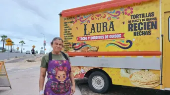 Doña Laura vende burritos solidarios frente al Hospital General de Culiacán: “La necesidad me hizo emprender”