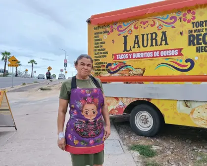 Doña Laura vende burritos solidarios frente al Hospital General de Culiacán: "La necesidad me hizo emprender"