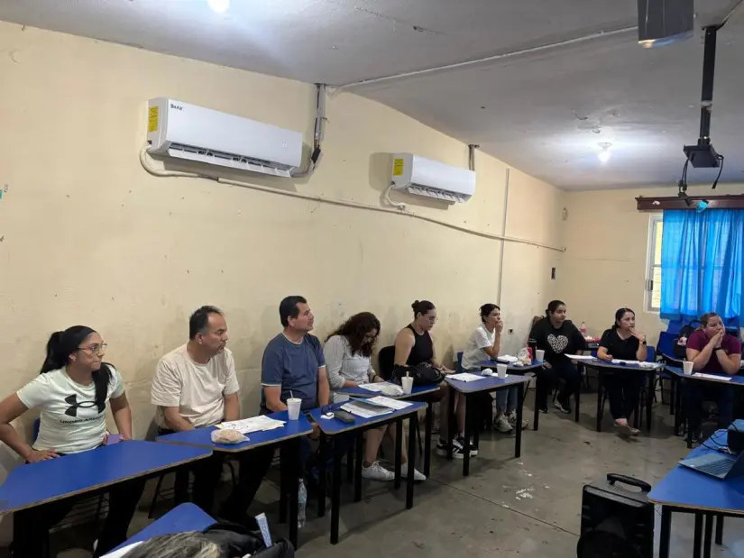 Losmaestros de la primaria Natalio Landeros Ramos recibieron un taller para fortalecer sus lazos de amor. Losmaestros de la primaria Natalio Landeros Ramos recibieron un taller para fortalecer sus lazos de amor.