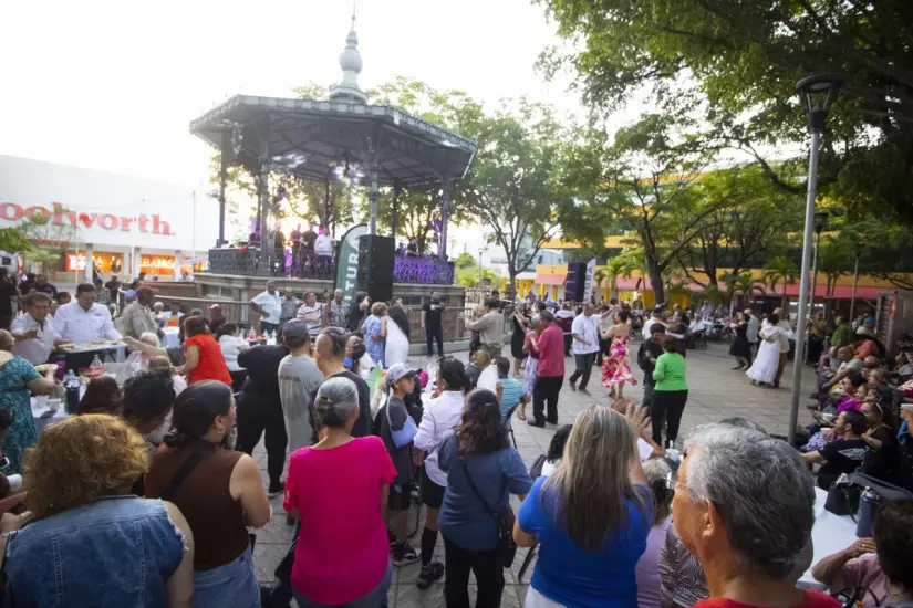 Culiacán festeja 25 años de las “Tardes de Danzón” con alegría y convivencia. Foto: IMCC