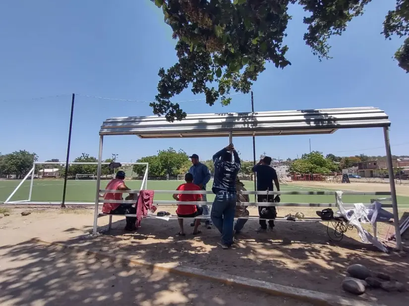 “Malvagol”: fútbol con causa y corazón en el sur de Culiacán La rehabilitación del campo es solo el inicio de una gran historia de esperanza y solidaridad. Foto: Juan Madrigal