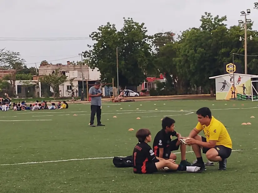 “Malvagol”: fútbol con causa y corazón en el sur de Culiacán. En el campo deportivo de López Mateos se jugará más que fútbol: torneo solidario por la salud. Foto: Juan Madrigal