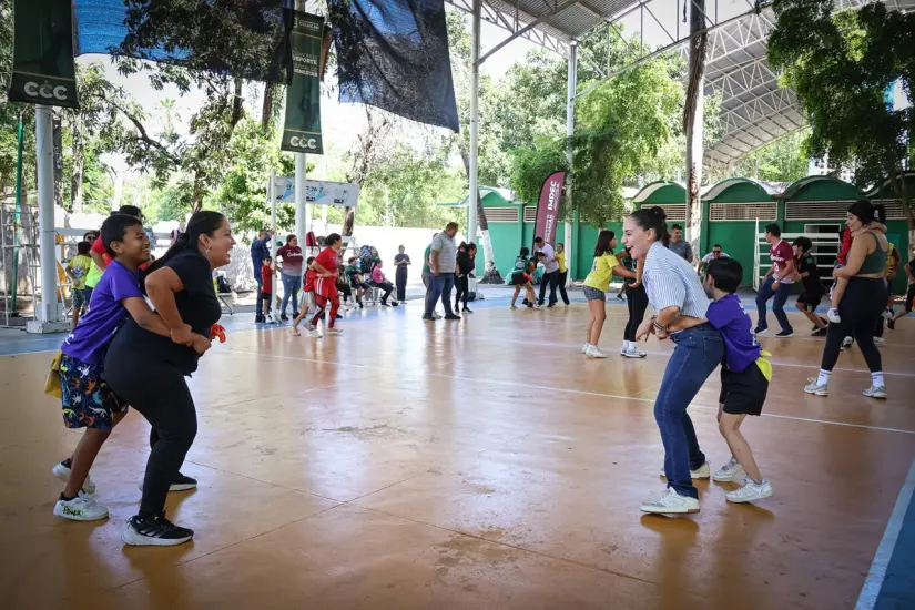 Clausuran con éxito los Cursos de Verano 2025 del IMDEC en Culiacán Diversión, deporte y aprendizaje en los Cursos de Verano 2025 del Centro Cívico Constitución. Foto: DIF Culiacán
