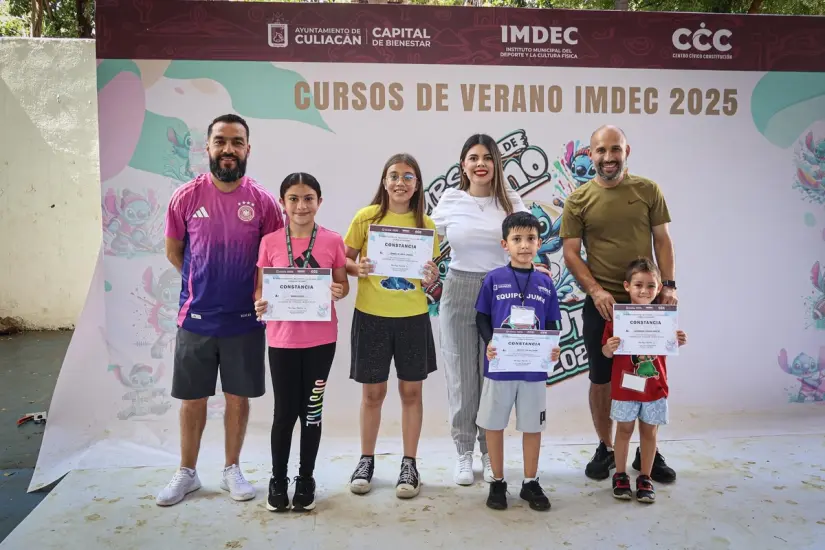 Clausuran con éxito los Cursos de Verano 2025 del IMDEC en Culiacán Niñez culiacanense recibe constancias por su participación en Cursos de Verano del IMDEC. Foto: DIF Culiacán