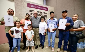Rocha Moya entrega mil 825 títulos de propiedad en Culiacán