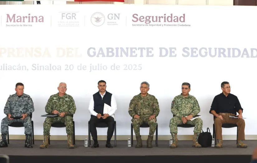 Omar García Harfuch en Sinaloa: hay casi 1,500 detenidos y 3 mil armas aseguradas desde que estalló la violencia El Gabinete de Seguridad en rueda de prensa en Culiacán. Foto: SSPC