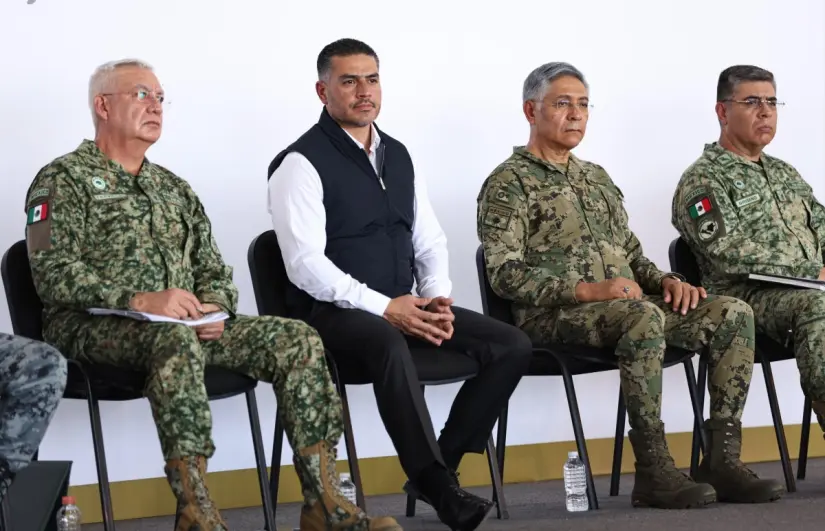 Detienen al Integrantes del Gabinete de Seguridad en la Base Aérea Militar No. 10 en Culiacán. Foto: SSPC