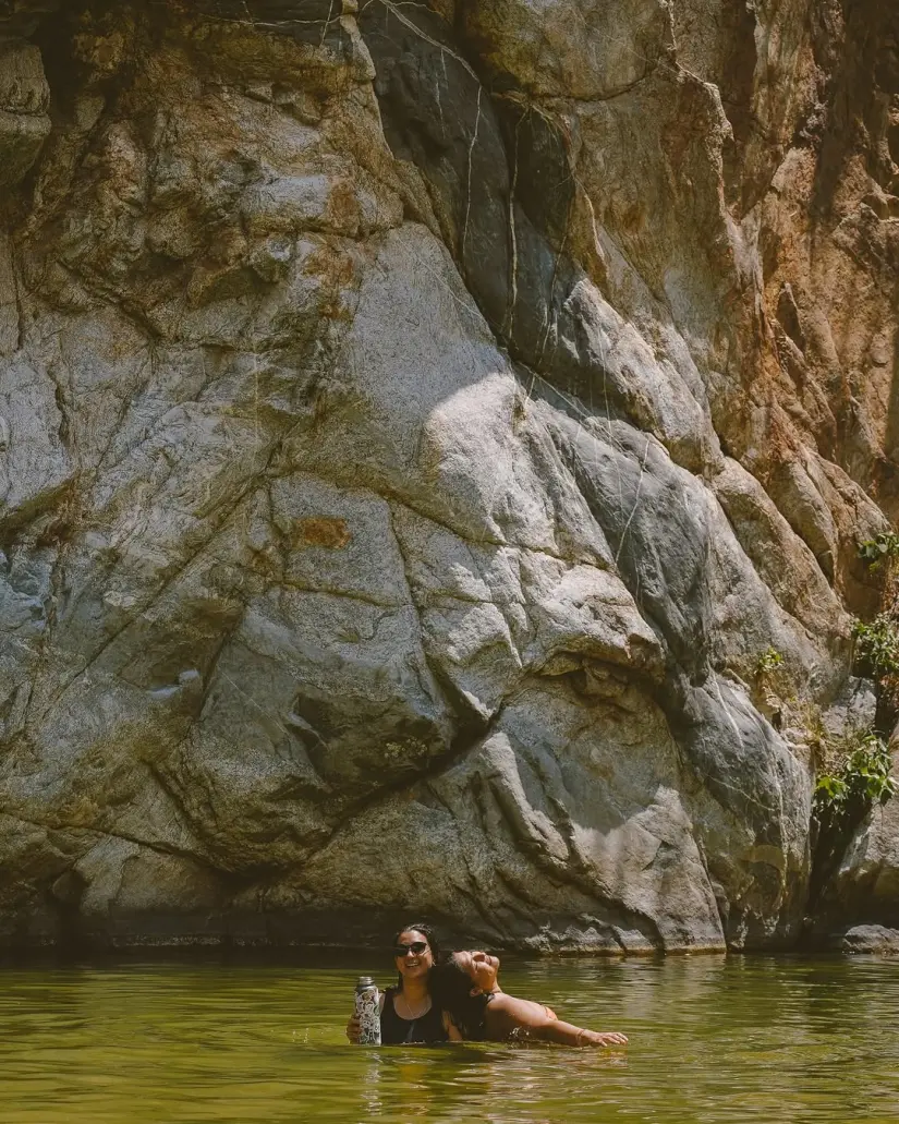 Un asombroso lugar con rocas blancas, agua de color esmeralda y una imponente cascada en el Cañón de la Zorra Foto: natyesch (Instagram)