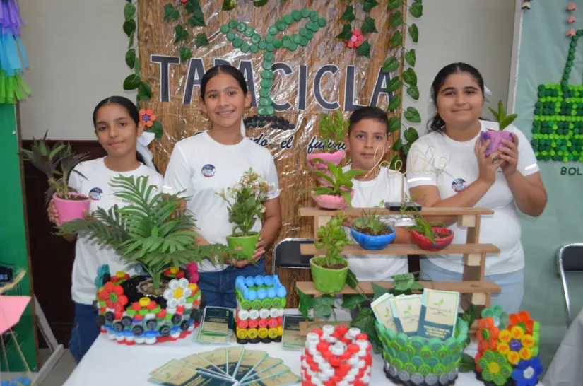 Creatividad infantil florece en macetas recicladas hechas con amor y propósito Con sus manos pequeñas y grandes ideas, crean macetas que cuidan la Tierra. Foto: Juan Madrigal