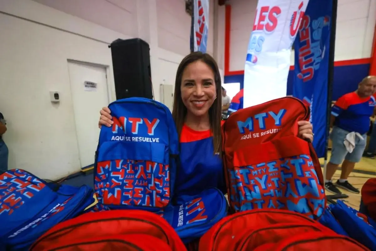 Entrega de útiles escolares gratis en Monterey, Foto: Cortesía