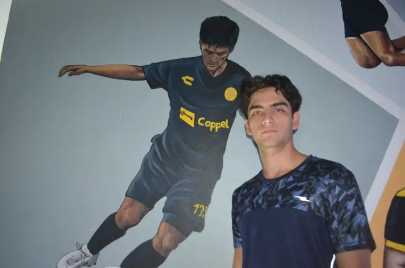 Ángel Osuna, jugador profesional de futbol que porta con orgullo el #137. Ángel Osuna, jugador profesional de futbol que porta con orgullo el #137. Foto: Juan Madrigal