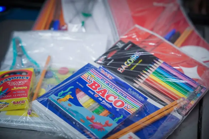 Sinaloa facilita el regreso a clases con programa de uniformes y útiles escolares gratuitos. Sinaloa aprueba 200 proveedores para uniformes y 180 para útiles escolares en programa estatal. Foto: SEPyC