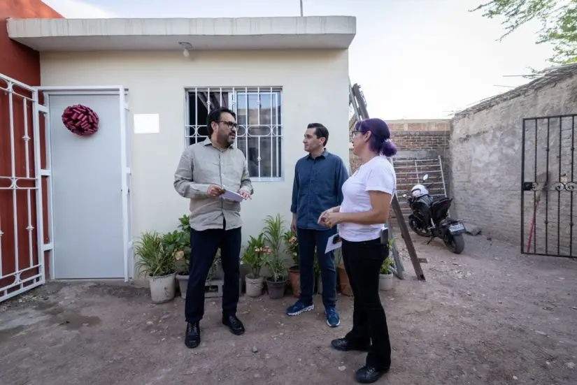 El sueño de un hogar se hace realidad para Sofía y María de los Ángeles gracias al INMUVI Un techo digno, una nueva historia: Sofía Salomón Medina y su familia estrenan casa en Culiacán. Foto: Ayuntamiento de Culiacán