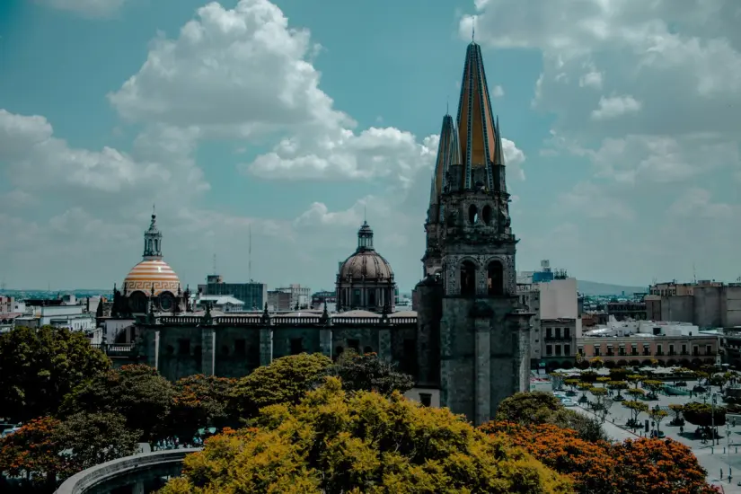 City Tour Guadalajara puede ser una de tus mejores opciones para conocer la ciudad y alrededores. Foto: Unsplash. City Tour Guadalajara puede ser una de tus mejores opciones para conocer la ciudad y alrededores. Foto: Unsplash.