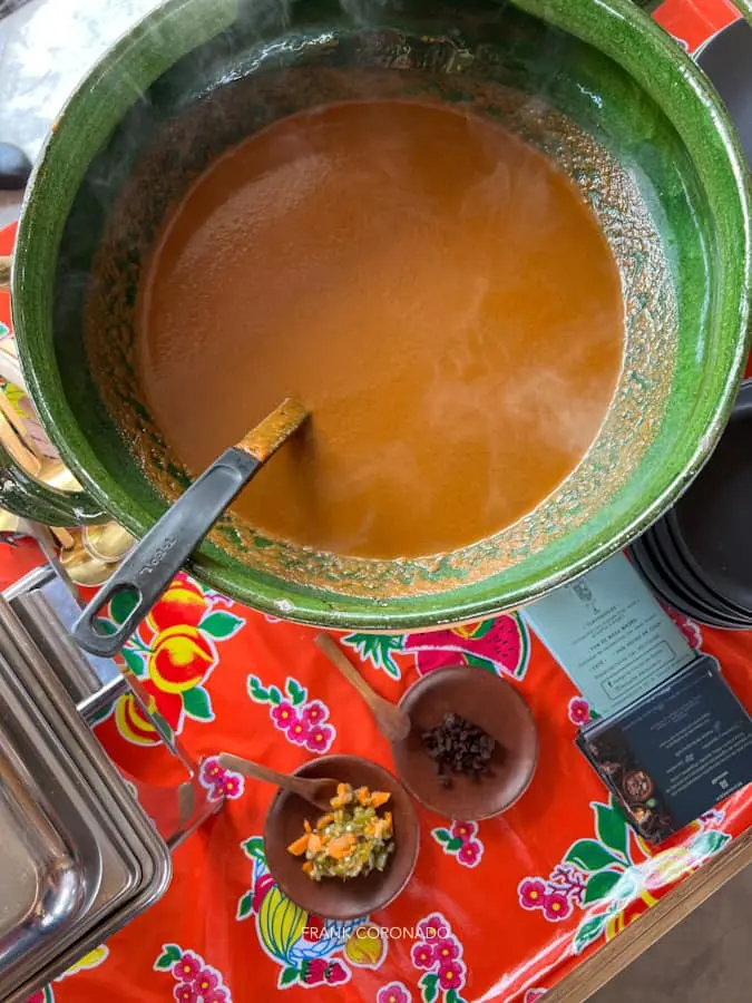 imagen recuadro Gustaciones de distintos sabores de moles preparados al momento en el Festival de los Moles 2025 en Oaxaca Foto: Frank Coronado (Facebook)