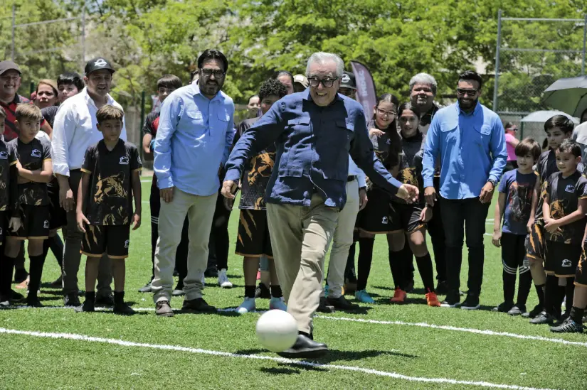 Acuerdan Conade y Gobierno de Sinaloa impulsar infraestructura deportiva Rocha Moya inauguró la cancha. Foto: Gob. de Sinaloa