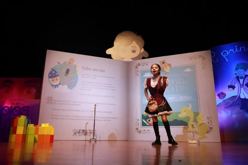Osmara Monserrath, niña que inspira al unir la creatividad con la participación, conquistando dos espacios donde la palabra se convierte en semilla de transformación. Foto: Juan Madrigal