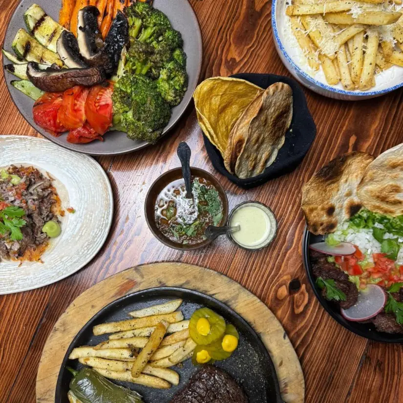 Disfruta de una rica comida en Copper Steakhouse. Foto: Copper Steakhouse.