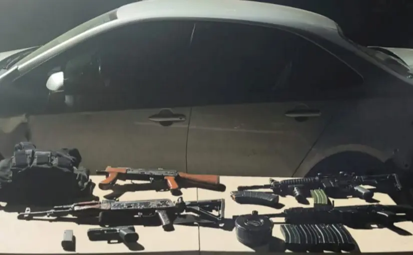 Cuatro detenidos en Culiacán tras persecución y enfrentamiento En el lugar fueron aseguradas armas, municiones y un vehículo. Foto: SSPC