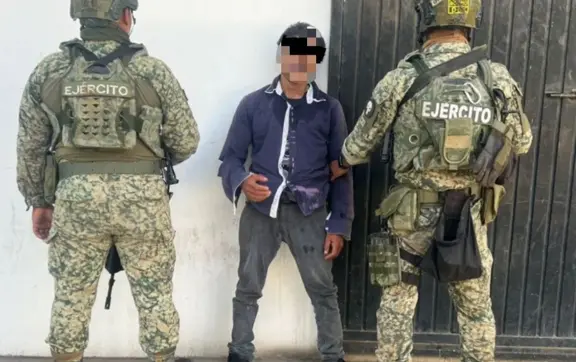 Autoridades detienen a presunto asaltante en posesión de un arma blanca en Culiacán