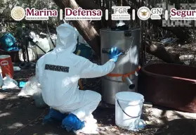 Marina neutraliza dos narcolaboratorios y decomisa 4.9 toneladas de metanfetamina en Sinaloa