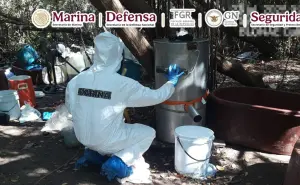 Marina neutraliza dos narcolaboratorios y decomisa 4.9 toneladas de metanfetamina en Sinaloa