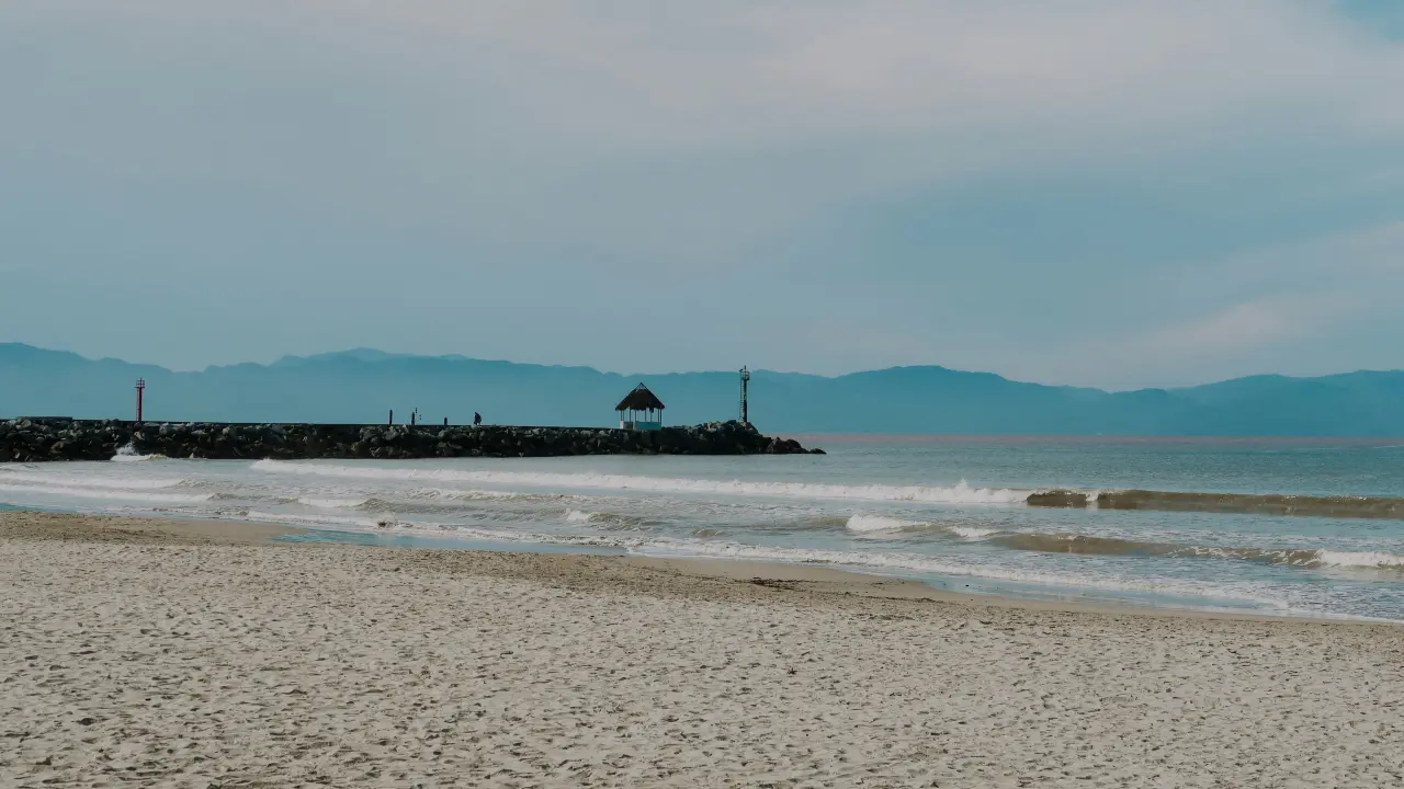 Estas son las playas no aptas para vacacionar para este verano 2025. Foto: Unsplash.