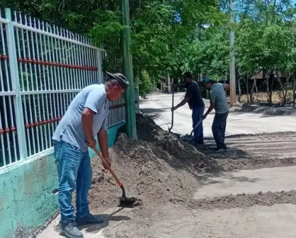 Limpian zonas críticas de San Ignacio tras lluvias; calles eran un riesgo para motociclistas