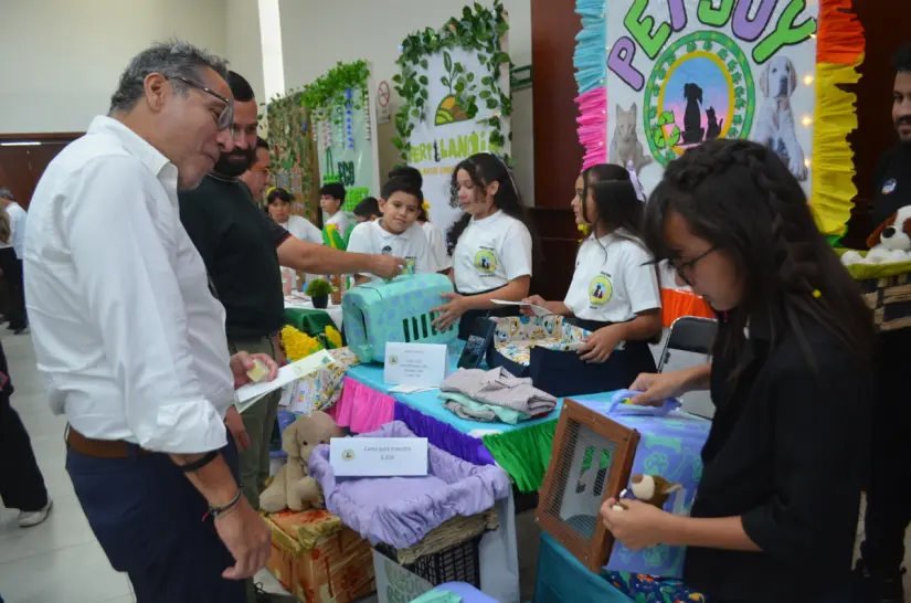 Romina, Marion, Pedro y Jeoshua nos dan una lección de amor para cuidar al planeta y a los animales. Foto: Juan Madrigal