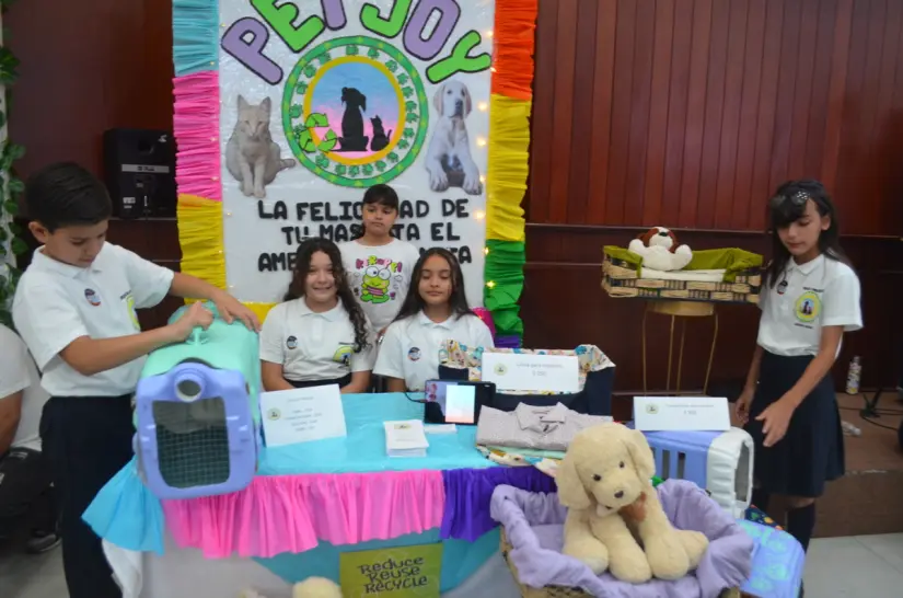 Con materiales reciclados y corazones gigantes, peques emprendedores de Culiacán dan una lección de amor y responsabilidad. Foto: Juan Madrigal