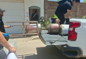 Aseguran 200 litros de metanfetamina durante cateo en Culiacán; un golpe al narco por 54 millones de pesos