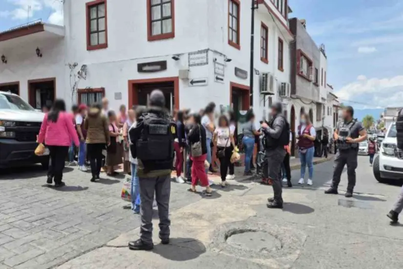 Decenas de familias de Ixtapan de la Sal recibieron alimentos y animales decomisados al crimen organizado. Foto: Cortesía
