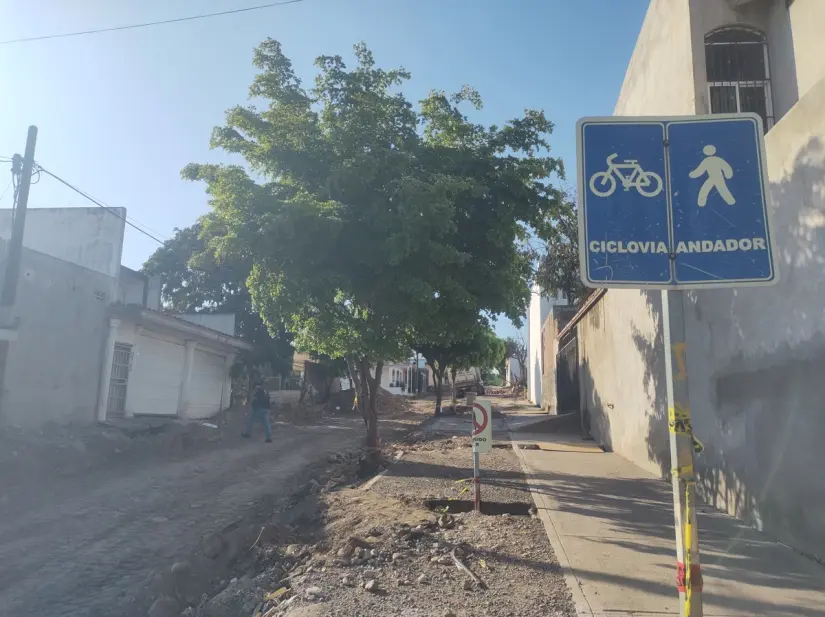 Tras más de cuatro décadas de espera, la colonia Nuevo México demuestra que soñar, unirse y participar siempre abre camino… incluso de concreto. En la colonia Nuevo México no solo se construyen calles, se construye esperanza. Porque cuando la comunidad se une, hasta el olvido se convierte en oportunidad. Foto: Juan Madrigal