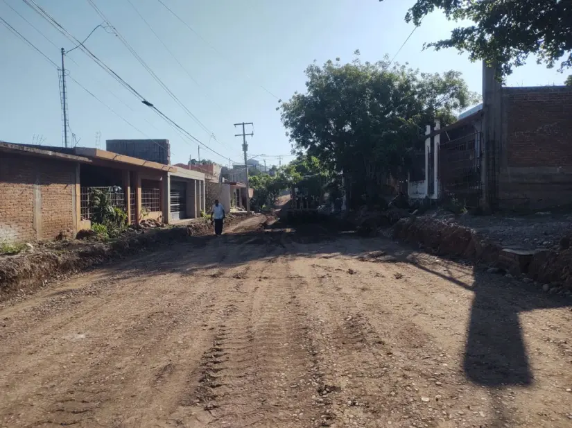Desde el inicio de la actual administración, en noviembre pasado, ya se han conformado 219 comités de Contraloría Social en diferentes colonias del municipio. Donde antes había polvo, hoy se construye dignidad: así celebra la pavimentación de dos calles habitantes de la colonia Nuevo México. Foto: Juan Madrigal