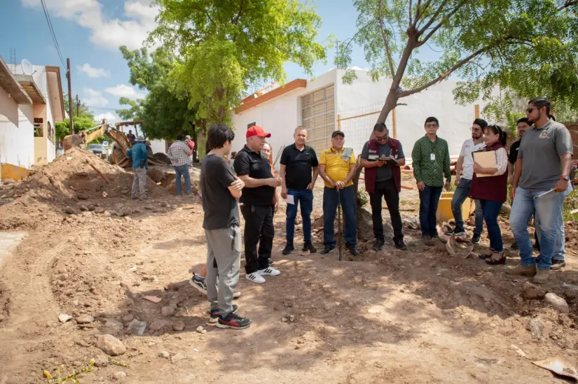 En la colonia Nuevo México no solo se construyen calles, se construye esperanza. Porque cuando la comunidad se une, hasta el olvido se convierte en oportunidad. Desde el inicio de la actual administración, en noviembre pasado, ya se han conformado 219 comités de Contraloría Social en diferentes colonias del municipio. Foto: Juan Madrigal