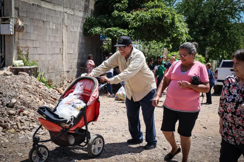 Con cercanía y empatía, DIF municipal atiende necesidades en colonias populares de Culiacán. Foto: Ayuntamiento de Culiacán 