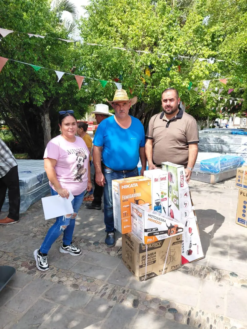 ¡Ayuda que transforma! Familias de San Ignacio reciben apoyo directo para mejorar su calidad de vida ¡Ayuda que transforma! Familias de San Ignacio reciben apoyo directo para mejorar su calidad de vida.