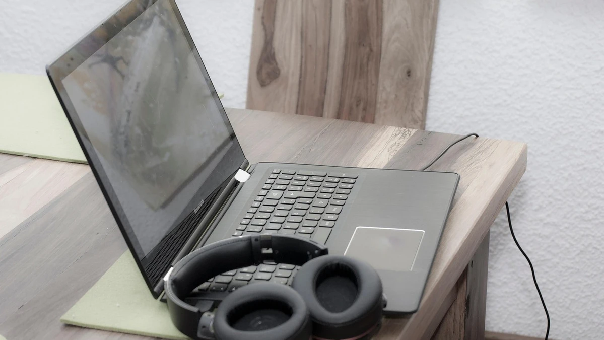 ¿Cómo montar una sala de videoconferencia en tu oficina?