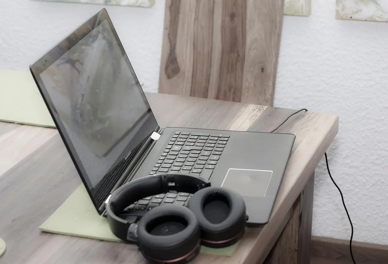¿Cómo montar una sala de videoconferencia en tu oficina?