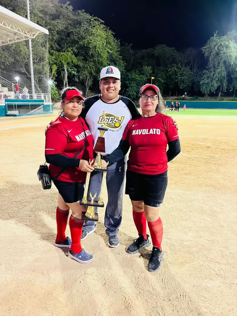 Veteranas del diamante, jugadoras de categoría Súper Master afinan su técnica en Villa Juárez, donde el softbol es más que un deporte, es tradición de vida.
