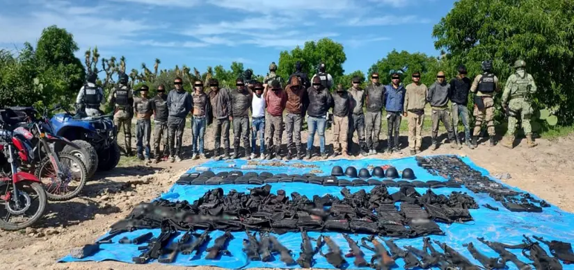 Golpe al narco en Aguascalientes: un detenido con 5 kilos de metanfetamina valuados en 1.3 millones de pesos 18 personas fueron detenidas en un campamento clandestino en la zona serrana de Aguascalientes. Foto: SSPC