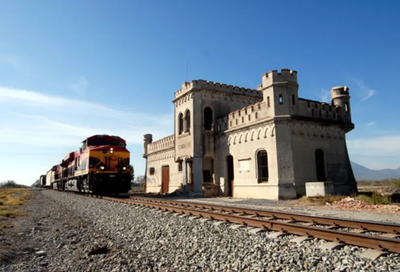 Antigua estación de ferrocarril en Candela, Coahuila. Foto: magicaltowns.mx.