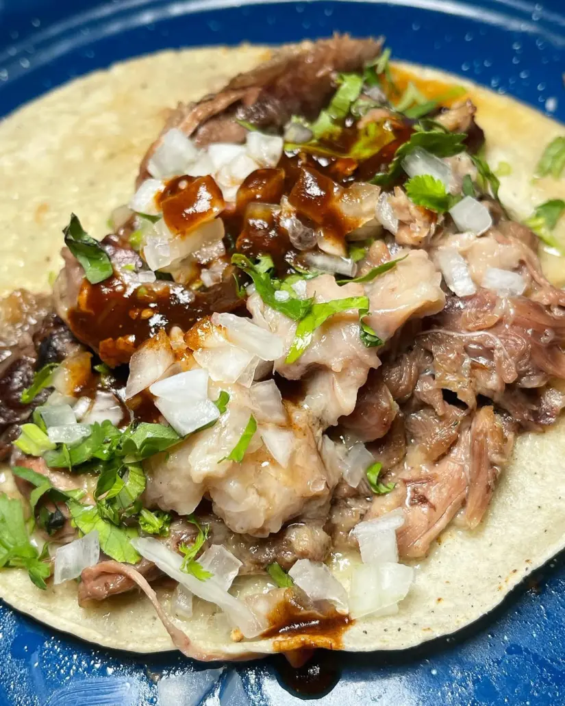 imagen recuadro La Barbacoa el platillo prehispánico selecto de la gastronomía de Hidalgo Foto: buendientegd (Instagrm)