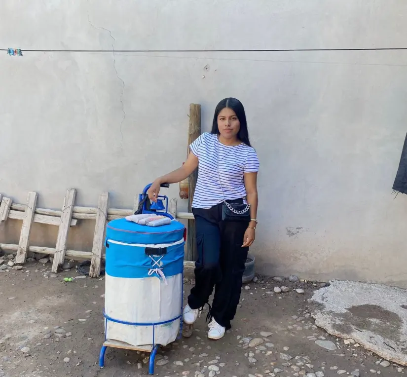 Con su carrito de helados, Sarahí no solo endulza las calles de Villa Juárez, también inspira a otras jóvenes a no rendirse ante las adversidades.