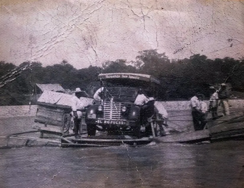 Cruce de bantanga en San Ignacio. Foto: Archivo juan Ramón Manjarrez Cruce de bantanga en San Ignacio. Foto: Archivo juan Ramón Manjarrez